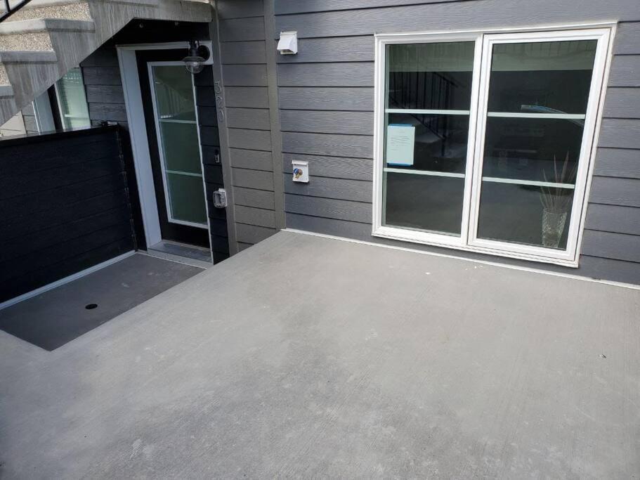 Appartamento Cozy Rockland Park Unit+Parking YYC Esterno foto