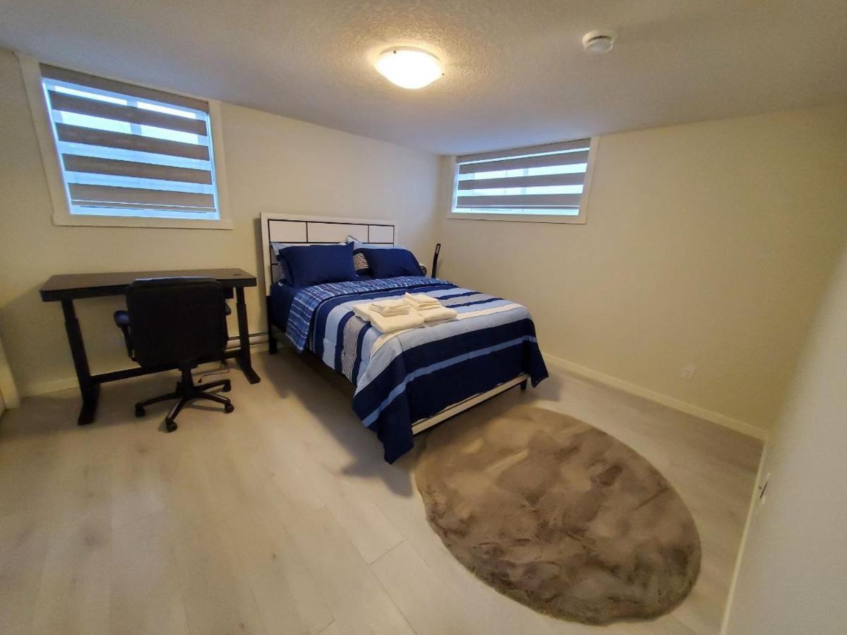 Appartamento Cozy Rockland Park Unit+Parking YYC Esterno foto