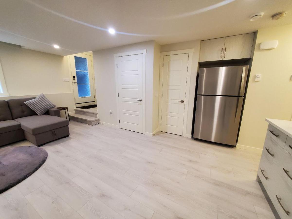 Appartamento Cozy Rockland Park Unit+Parking YYC Esterno foto