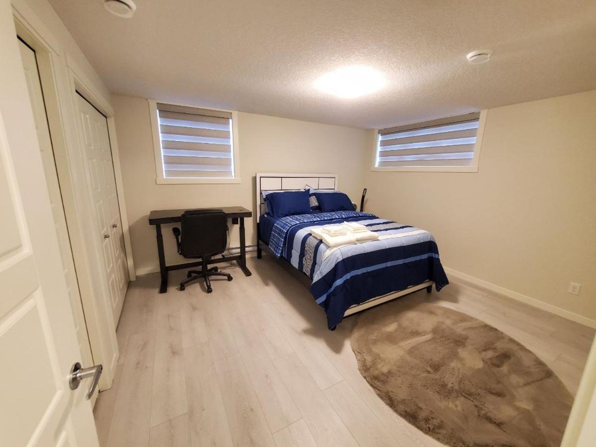 Appartamento Cozy Rockland Park Unit+Parking YYC Esterno foto