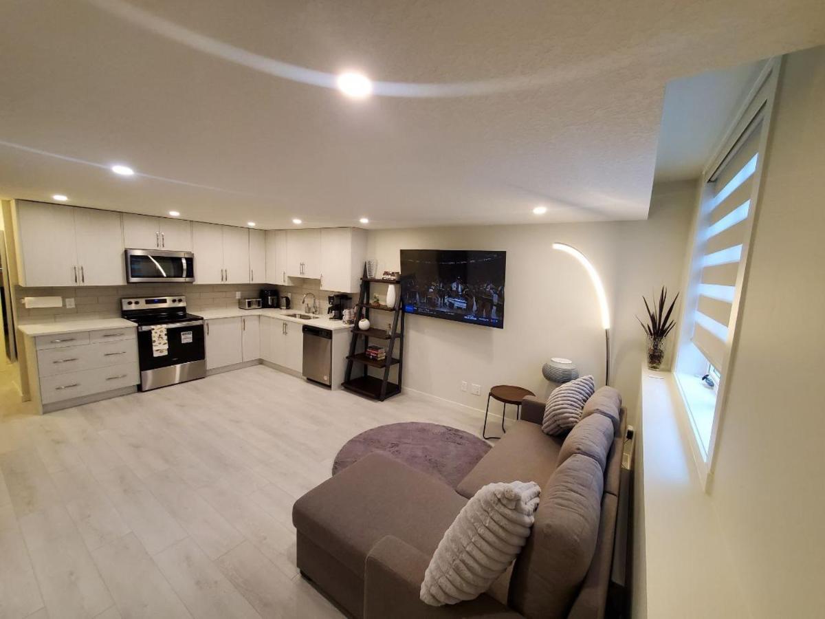 Appartamento Cozy Rockland Park Unit+Parking YYC Esterno foto