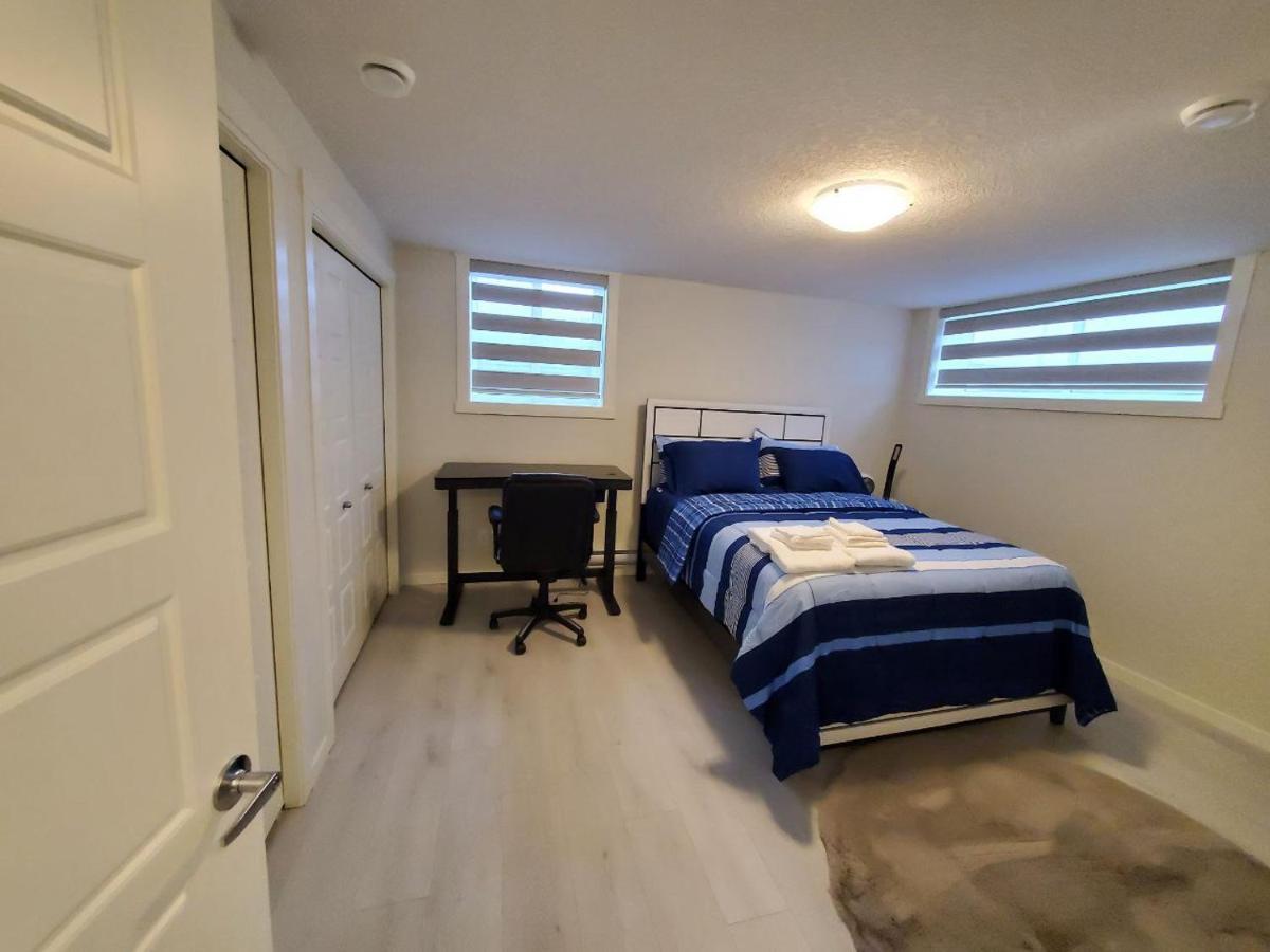 Appartamento Cozy Rockland Park Unit+Parking YYC Esterno foto