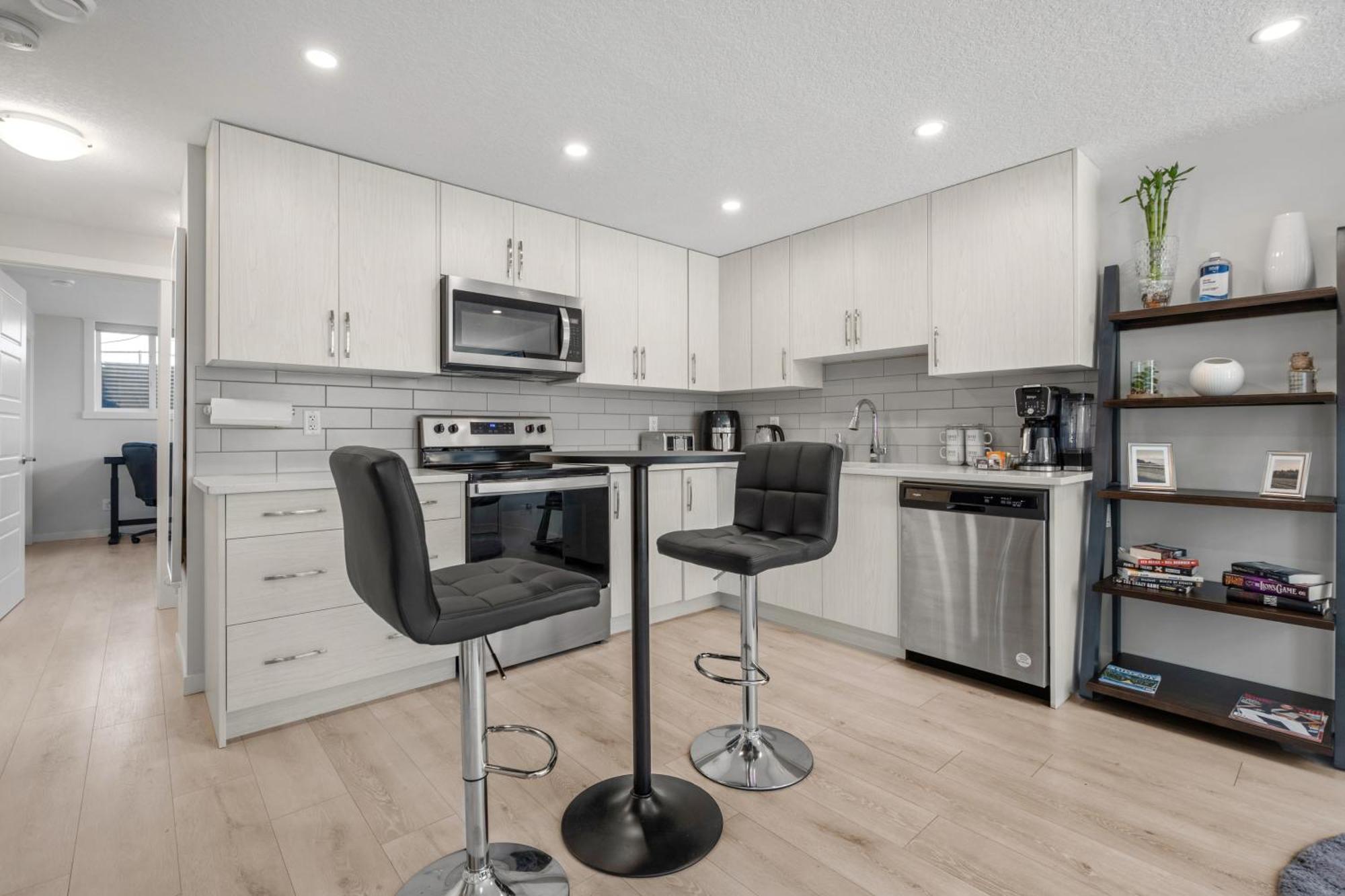 Appartamento Cozy Rockland Park Unit+Parking YYC Esterno foto