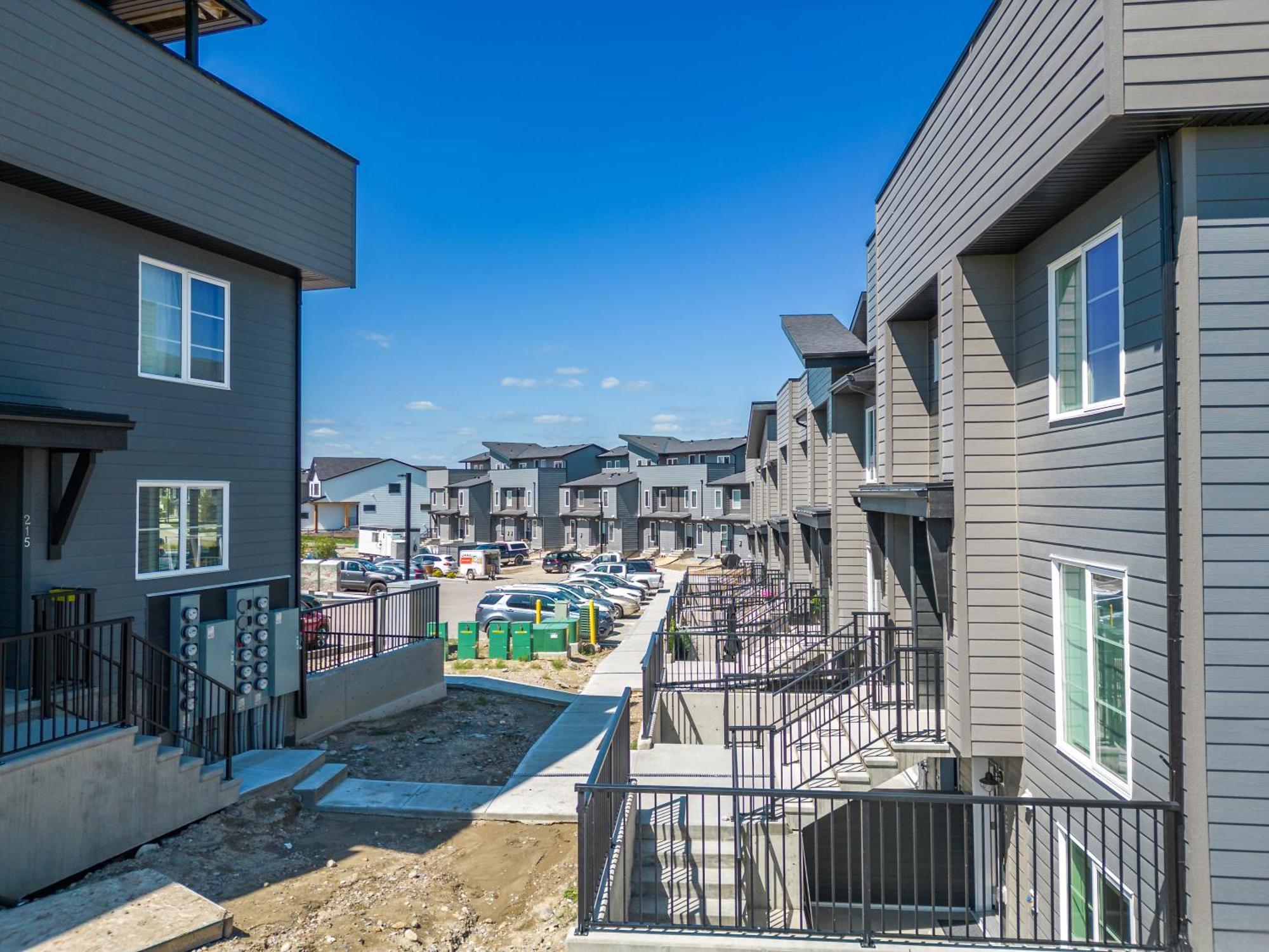 Appartamento Cozy Rockland Park Unit+Parking YYC Esterno foto