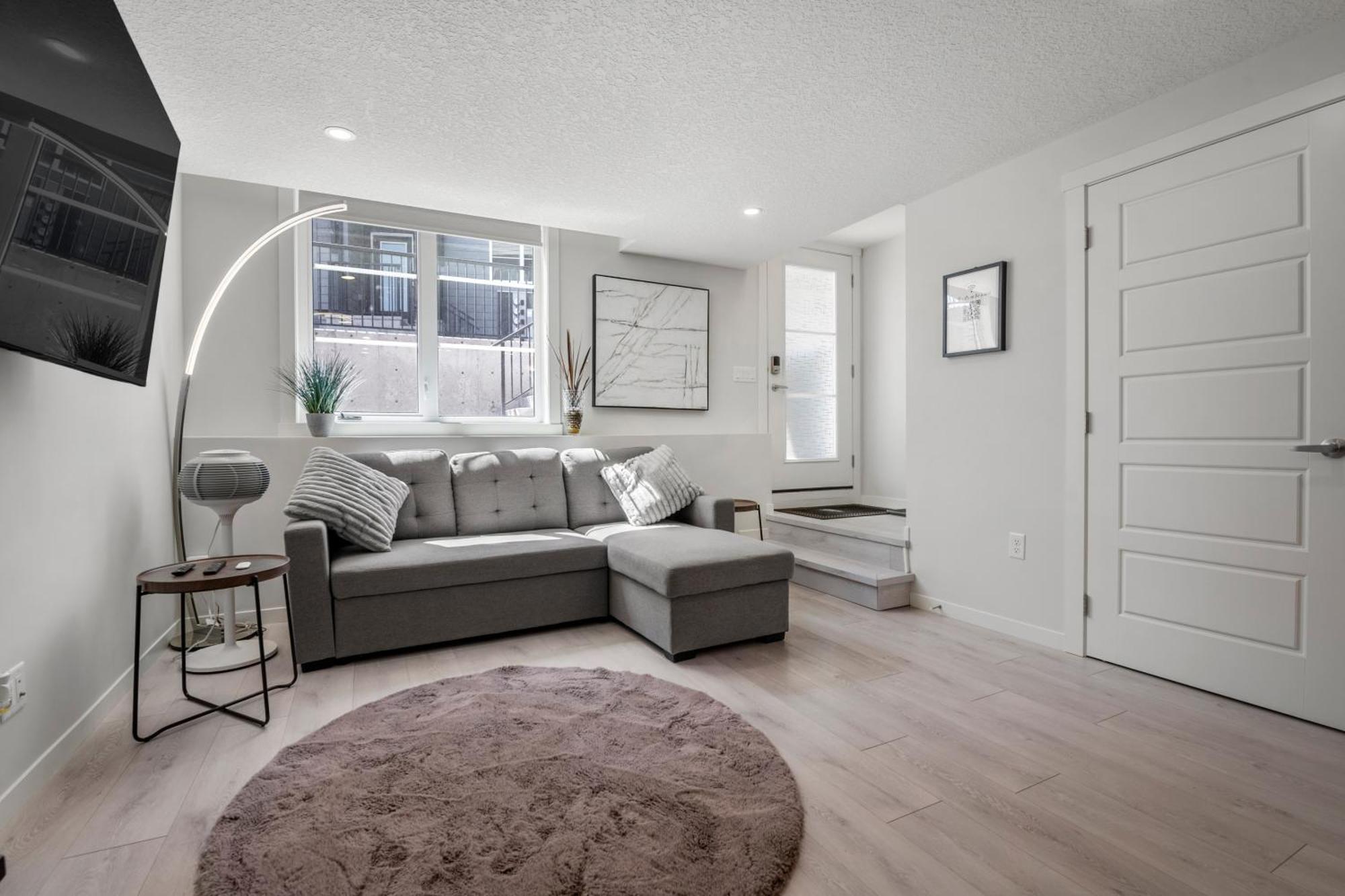 Appartamento Cozy Rockland Park Unit+Parking YYC Esterno foto