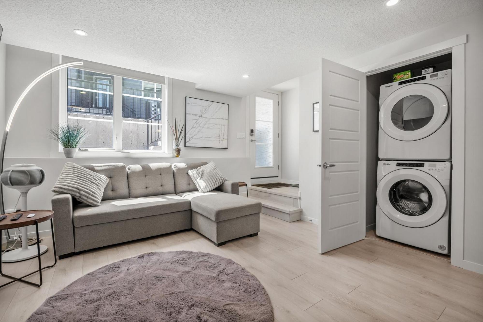 Appartamento Cozy Rockland Park Unit+Parking YYC Esterno foto