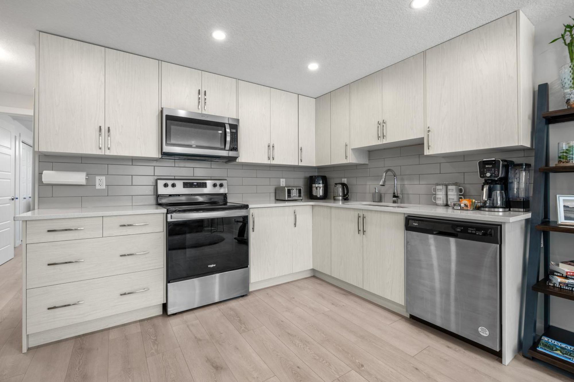 Appartamento Cozy Rockland Park Unit+Parking YYC Esterno foto
