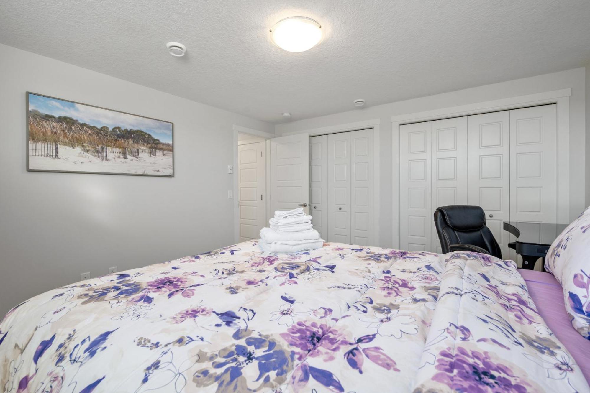 Appartamento Cozy Rockland Park Unit+Parking YYC Esterno foto