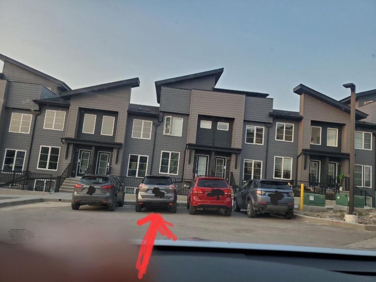Appartamento Cozy Rockland Park Unit+Parking YYC Esterno foto